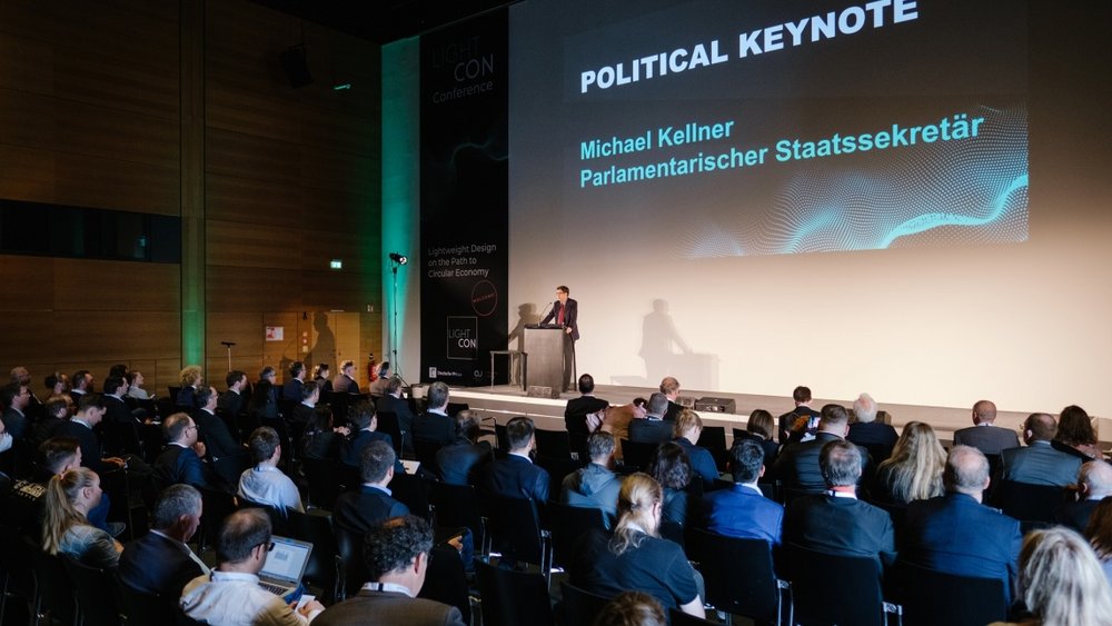 Parlamentarischer Staatssekretär Michael Kellner hält Keynote auf der LightCon2022
