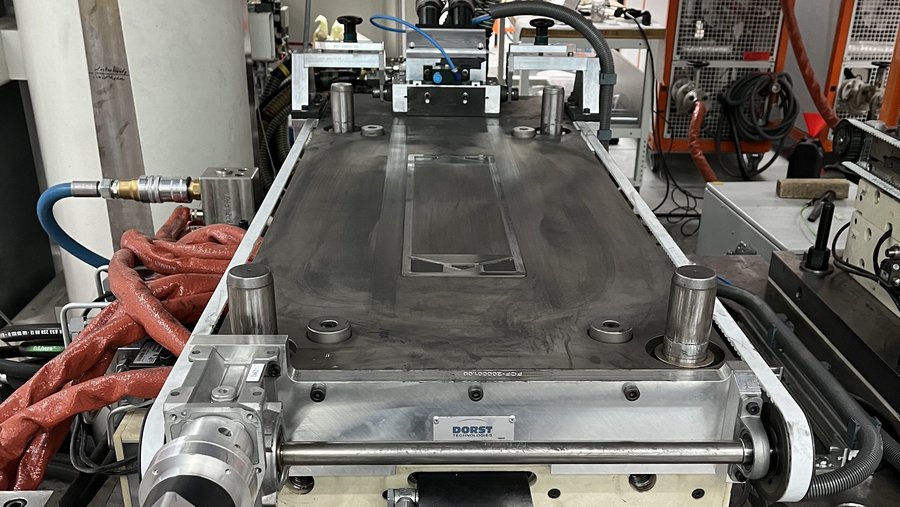 Graphitplatten auf der Großanlage