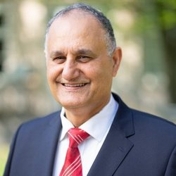 Portraitfoto Prof. Reza Asghari